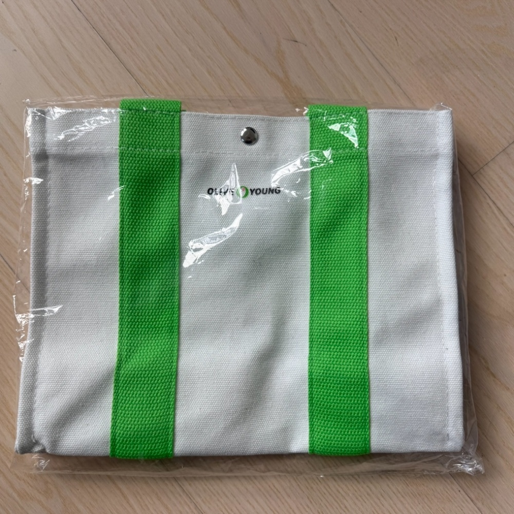 NEW olive young beauty/ book tote bag